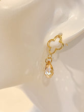 Load image into Gallery viewer, Crystal drop earrings
