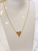 Load image into Gallery viewer, The Heart of Gold - necklace
